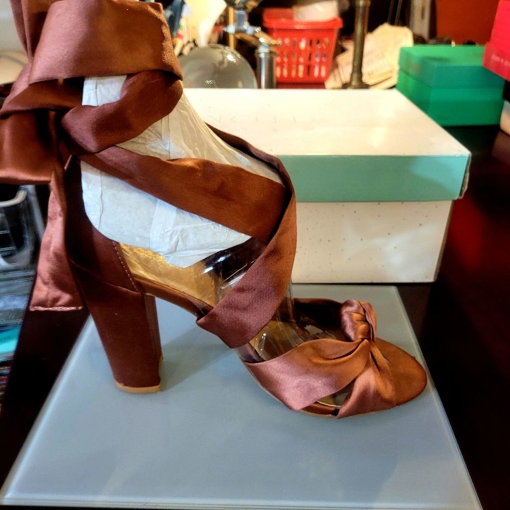 SHOEDAZZLE MAUVE  SILKY RIBBON BANDAGE STYLE SANDAL USED SIZE 8